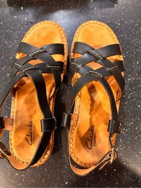 Clarks Elements Black Leather Strappy Sandals. New